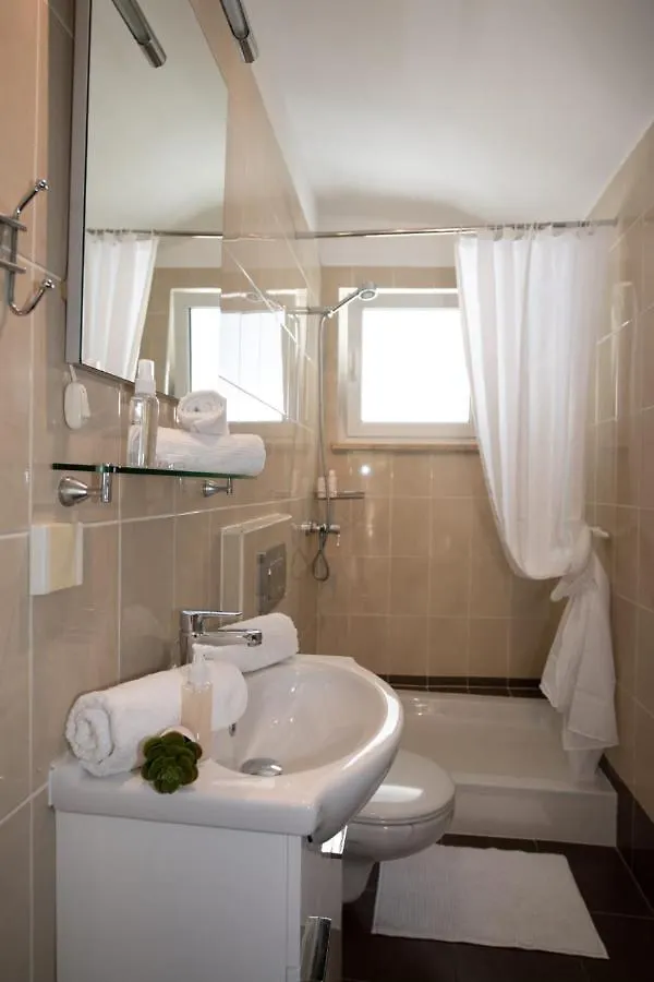Apartments Center Opatija Ziric 0*,